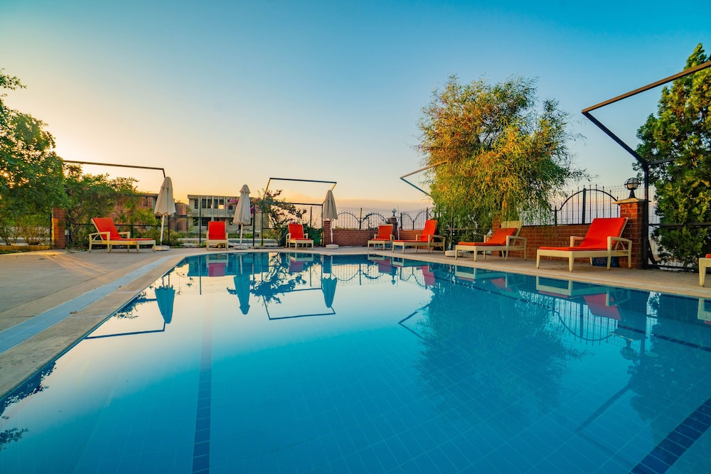 Prenses Sealine Beach Hotel — Swimming pool in Belek