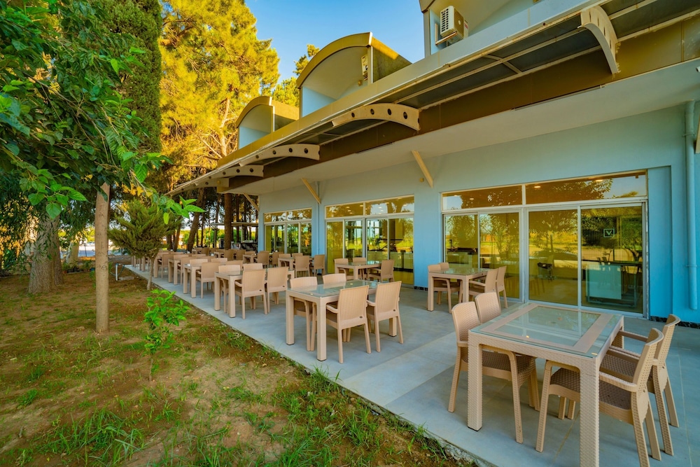 Prenses Sealine Beach Hotel — Restaurant & bars in Belek