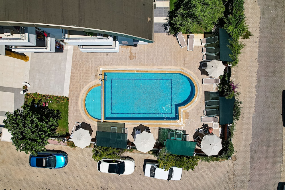 Prenses Sealine Beach Hotel — Swimming pool in Belek