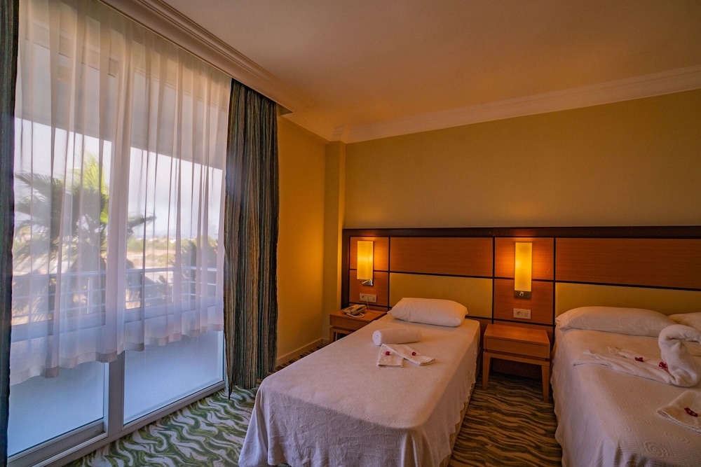 Prenses Sealine Beach Hotel — Hotel rooms in Belek