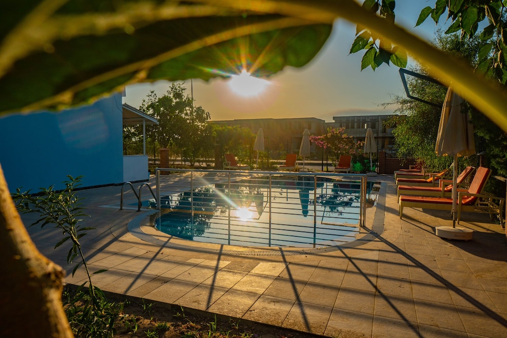 Prenses Sealine Beach Hotel — Swimming pool in Belek