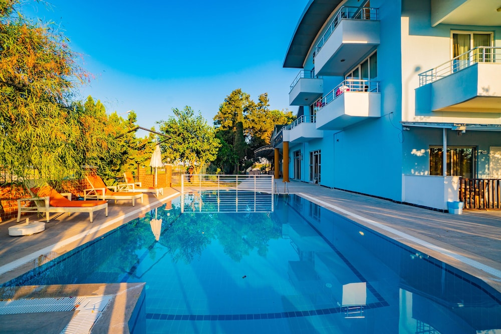 Prenses Sealine Beach Hotel — Swimming pool in Belek