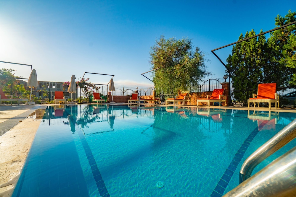 Prenses Sealine Beach Hotel — Swimming pool in Belek