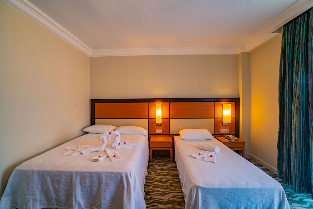 Prenses Sealine Beach Hotel — Hotel rooms in Belek
