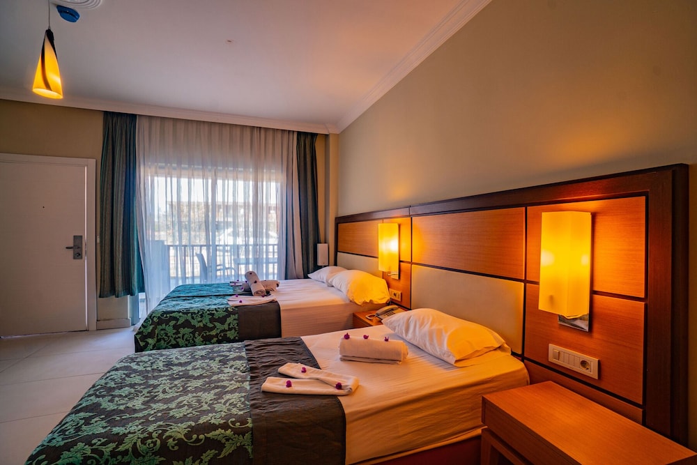 Prenses Sealine Beach Hotel — Hotel rooms in Belek