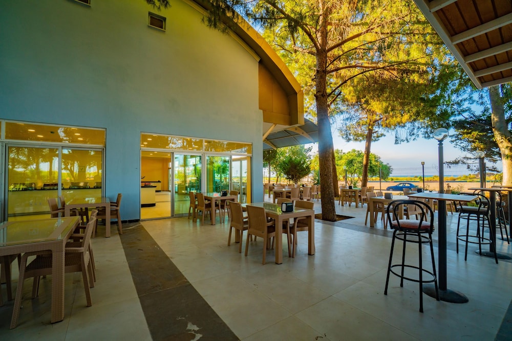 Prenses Sealine Beach Hotel — Restaurant & bars in Belek