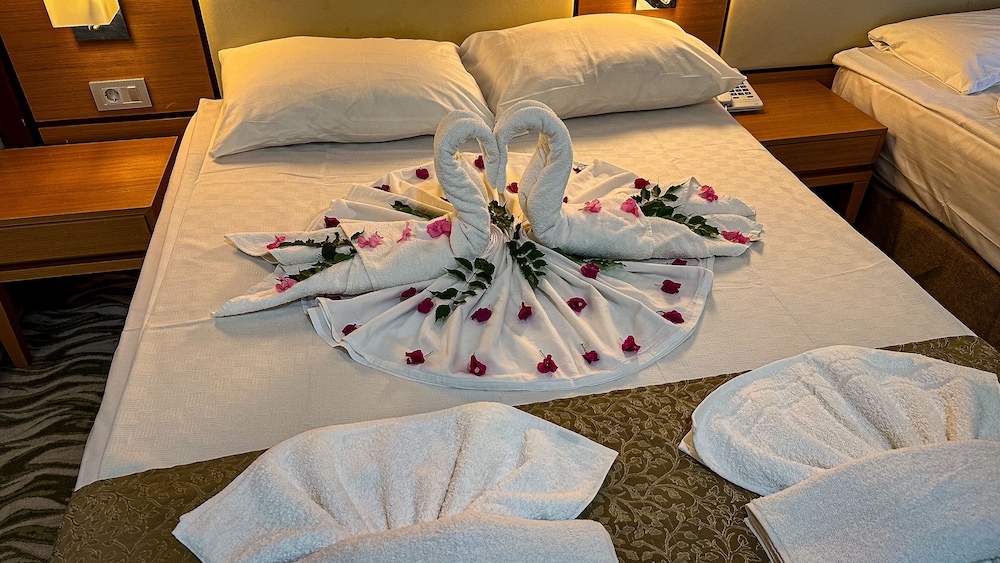 Prenses Sealine Beach Hotel — Hotel rooms in Belek