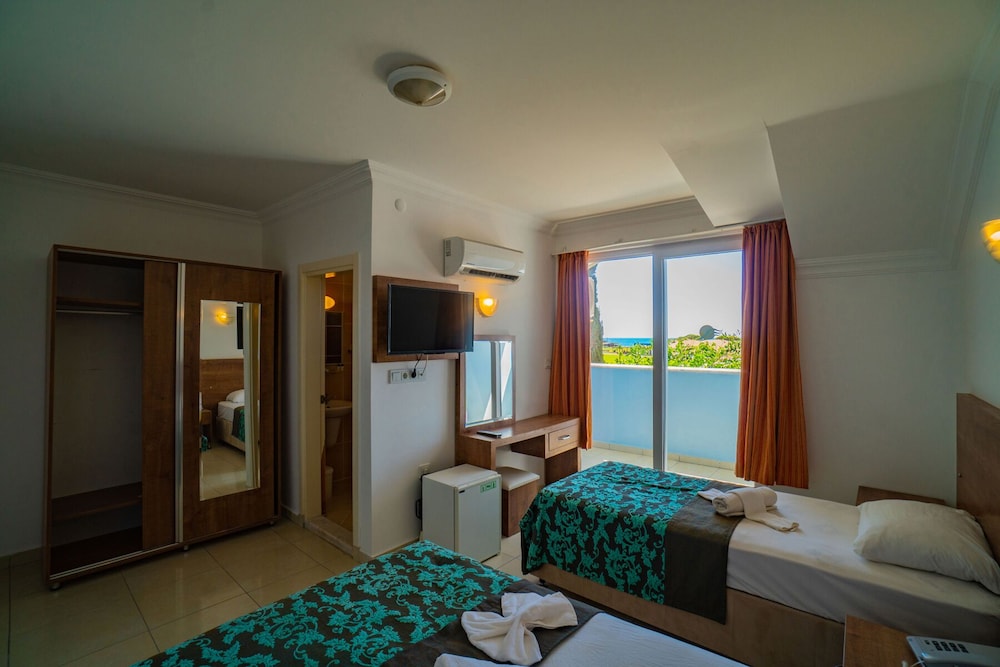 Prenses Sealine Beach Hotel — Hotel rooms in Belek