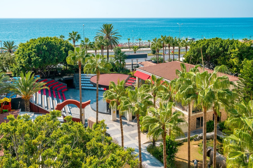 Club Sun Heaven - All Inclusive — Hotel building in Alanya