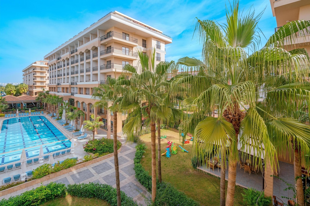 Club Sun Heaven - All Inclusive — Hotel building in Alanya