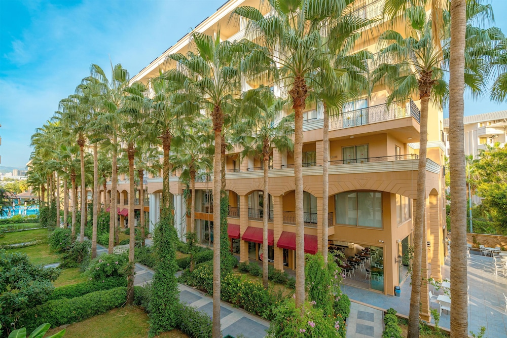 Club Sun Heaven - All Inclusive — Hotel building in Alanya