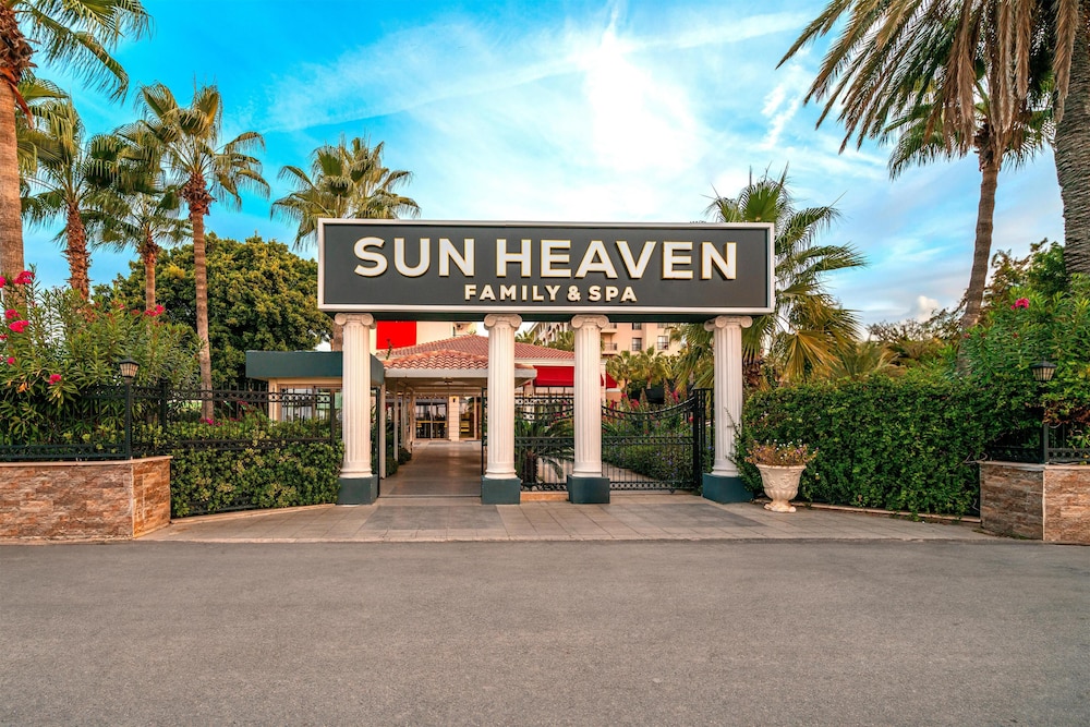 Club Sun Heaven - All Inclusive — Hotel building in Alanya