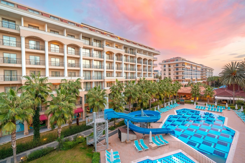 Club Sun Heaven - All Inclusive — Swimming pool in Alanya