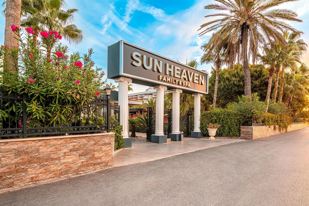 Club Sun Heaven - All Inclusive — Hotel building in Alanya