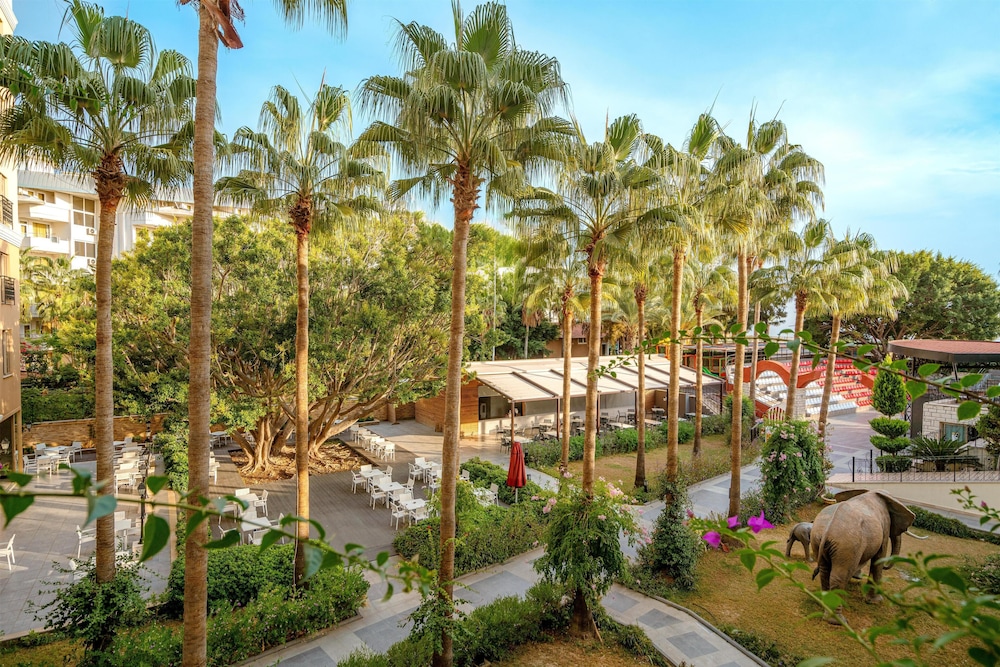 Club Sun Heaven - All Inclusive — Hotel building in Alanya