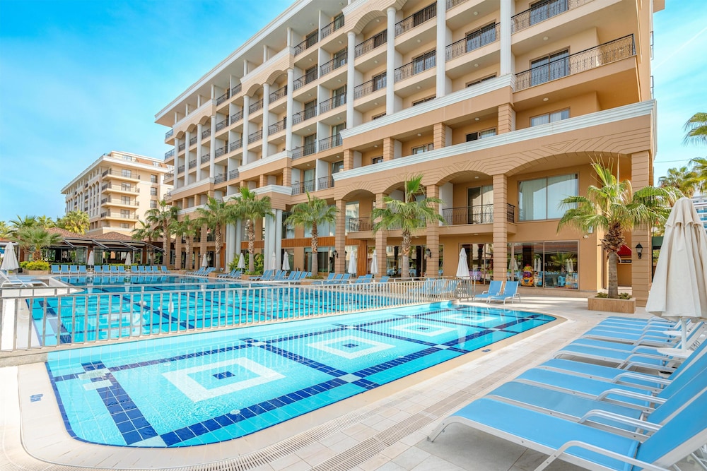 Club Sun Heaven - All Inclusive — Swimming pool in Alanya