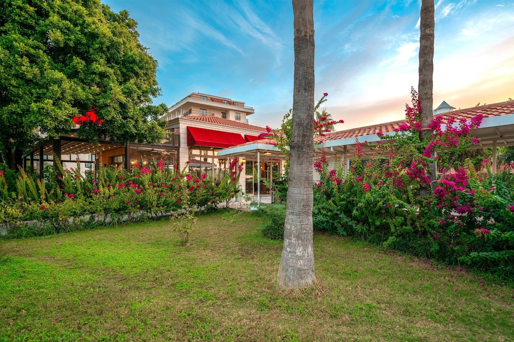 Club Sun Heaven - All Inclusive — Hotel building in Alanya