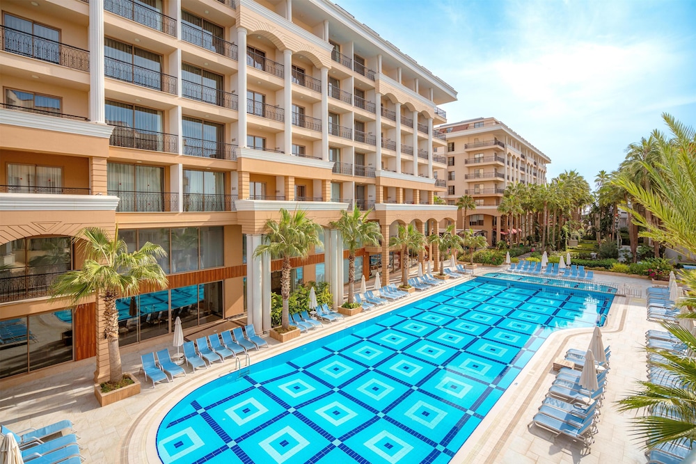 Club Sun Heaven - All Inclusive — Swimming pool in Alanya