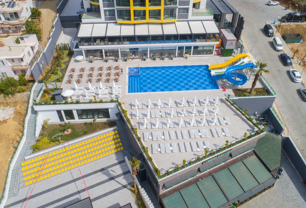 Campus Hill Hotel — Swimming pool in Alanya