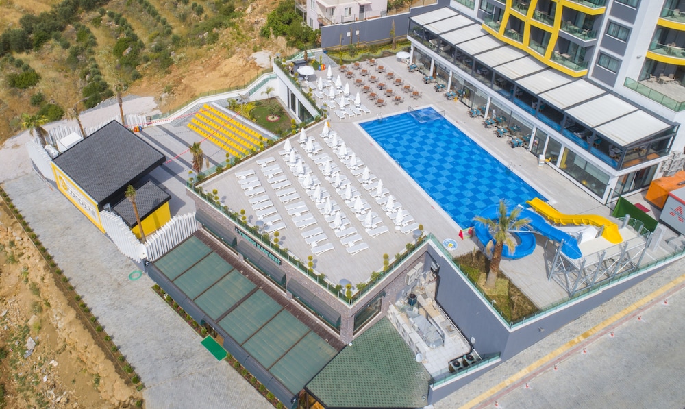 Campus Hill Hotel — Swimming pool in Alanya
