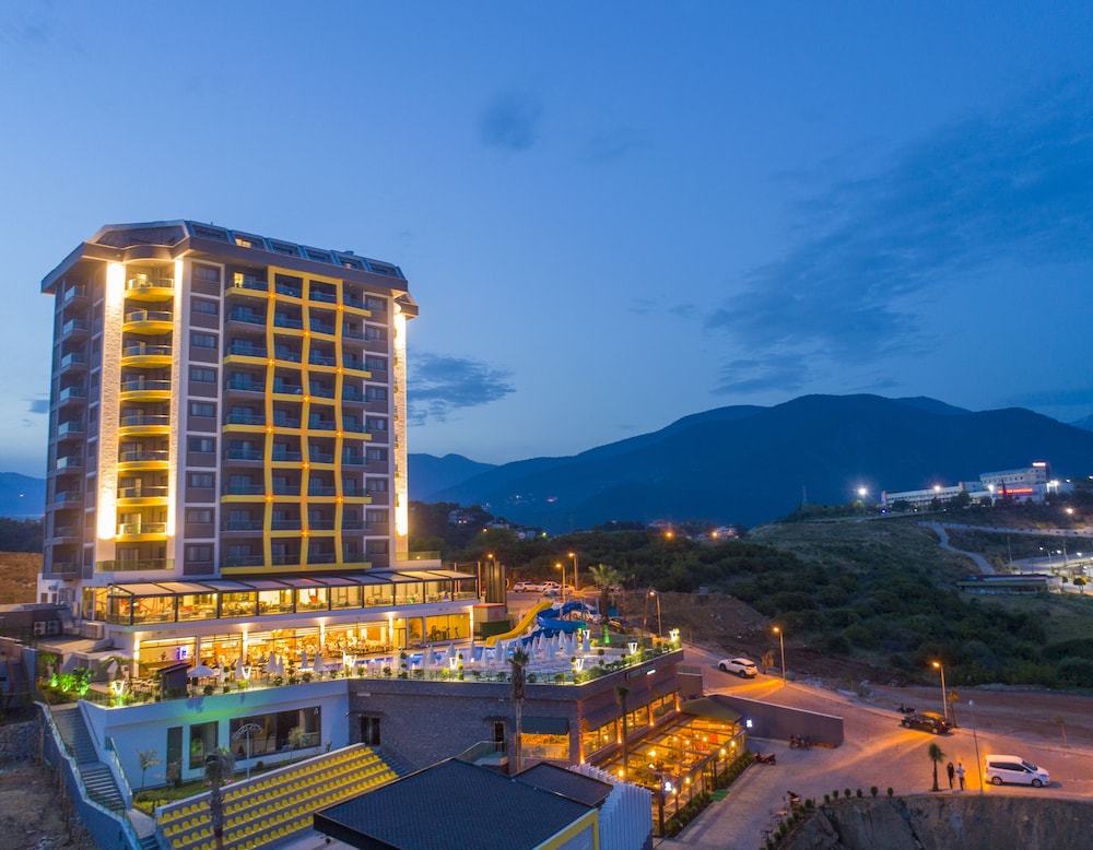 Campus Hill Hotel — Hotel building in Alanya