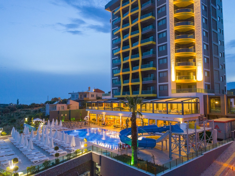 Campus Hill Hotel — Hotel building in Alanya