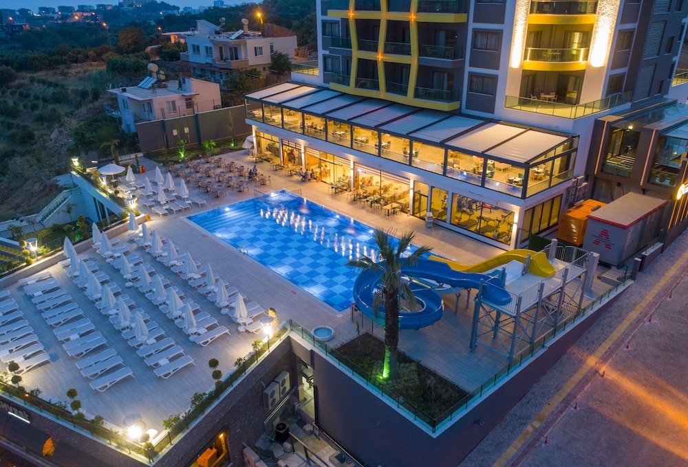 Campus Hill Hotel — Swimming pool in Alanya
