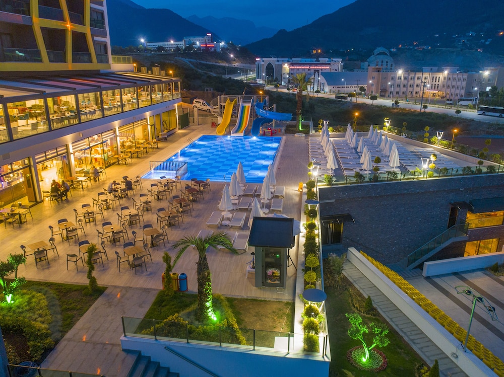 Campus Hill Hotel — Swimming pool in Alanya