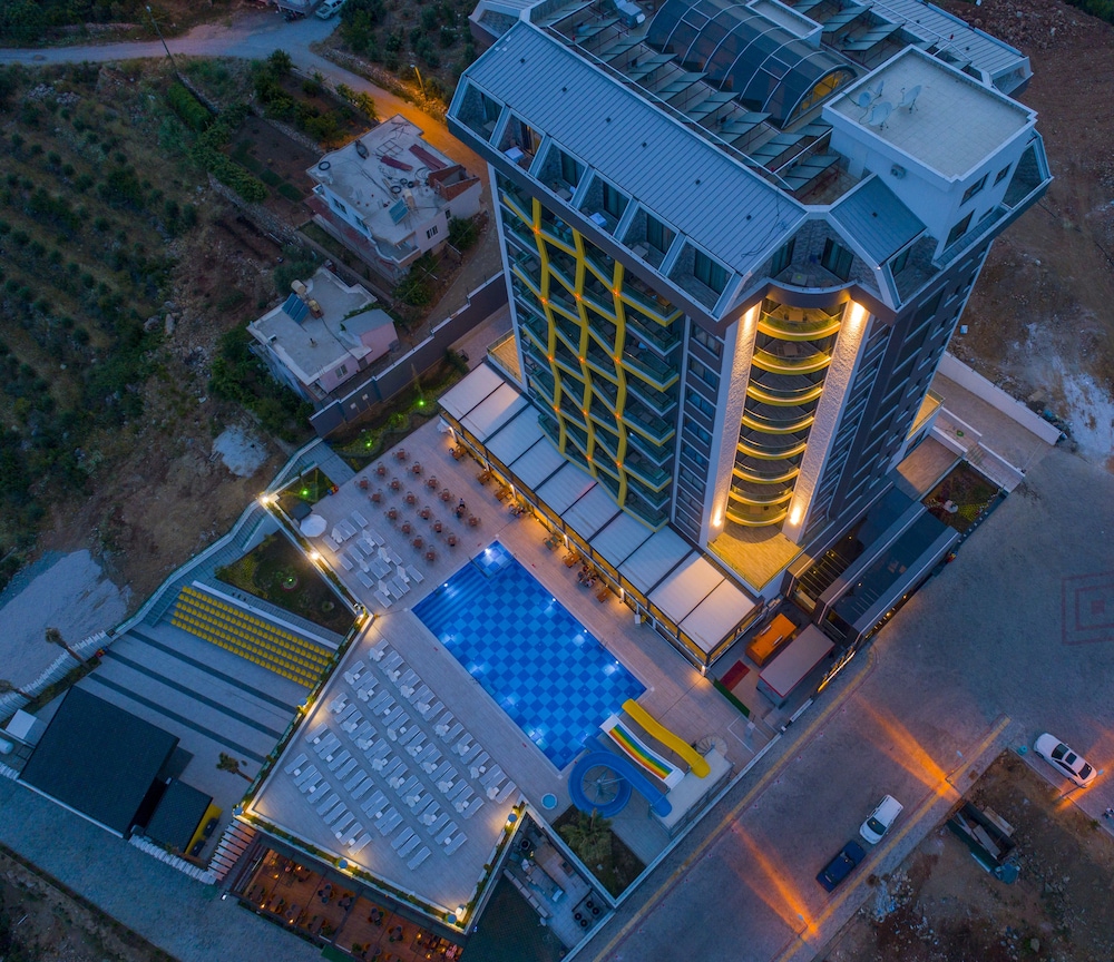 Campus Hill Hotel — Hotel building in Alanya