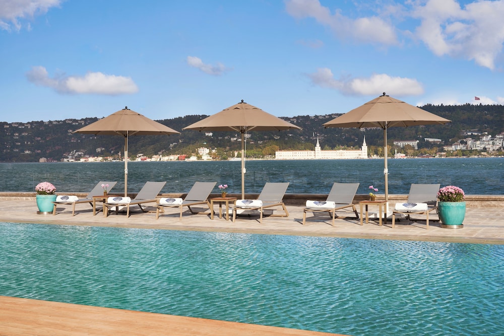 Mandarin Oriental Bosphorus, Istanbul — Swimming pool in Istanbul, Istanbul