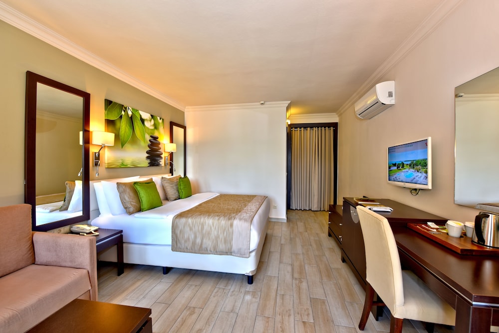 Marmaris Bay Resort - Adults Only - All inclusive — Hotel rooms in Marmaris, Mugla