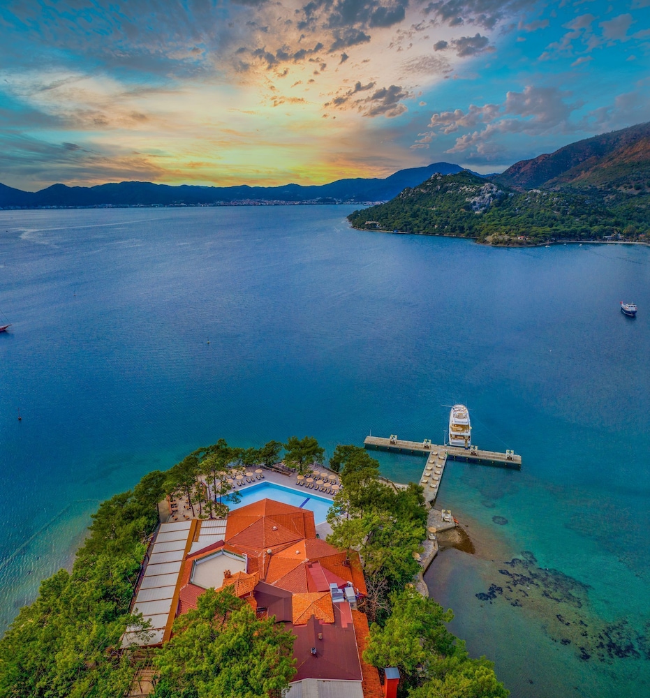 Marmaris Bay Resort - Adults Only - All inclusive — Hotel building in Marmaris, Mugla