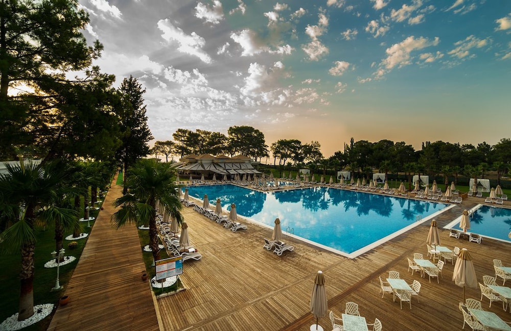 Juju Premier Palace - Ultra All Inclusive — Swimming pool in Kemer