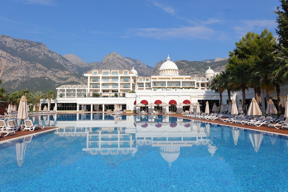 Juju Premier Palace - Ultra All Inclusive — Hotel building in Kemer