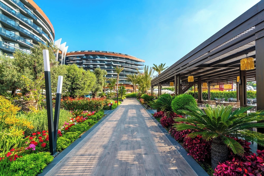 Calyptus Kirman Premium - Ultra All Inclusive — Hotel building in Side
