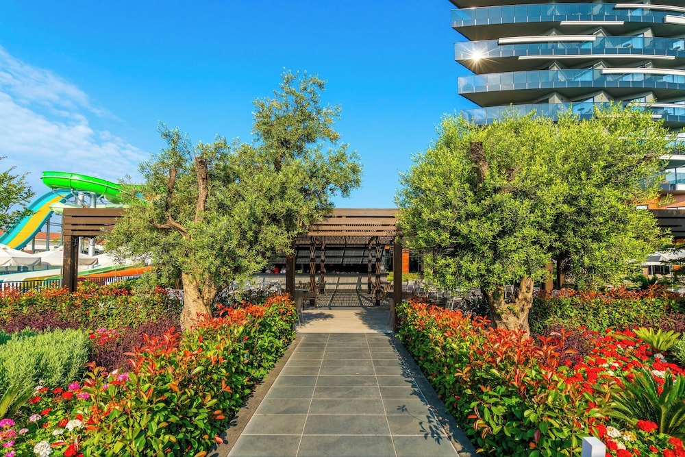 Calyptus Kirman Premium - Ultra All Inclusive — Hotel building in Side