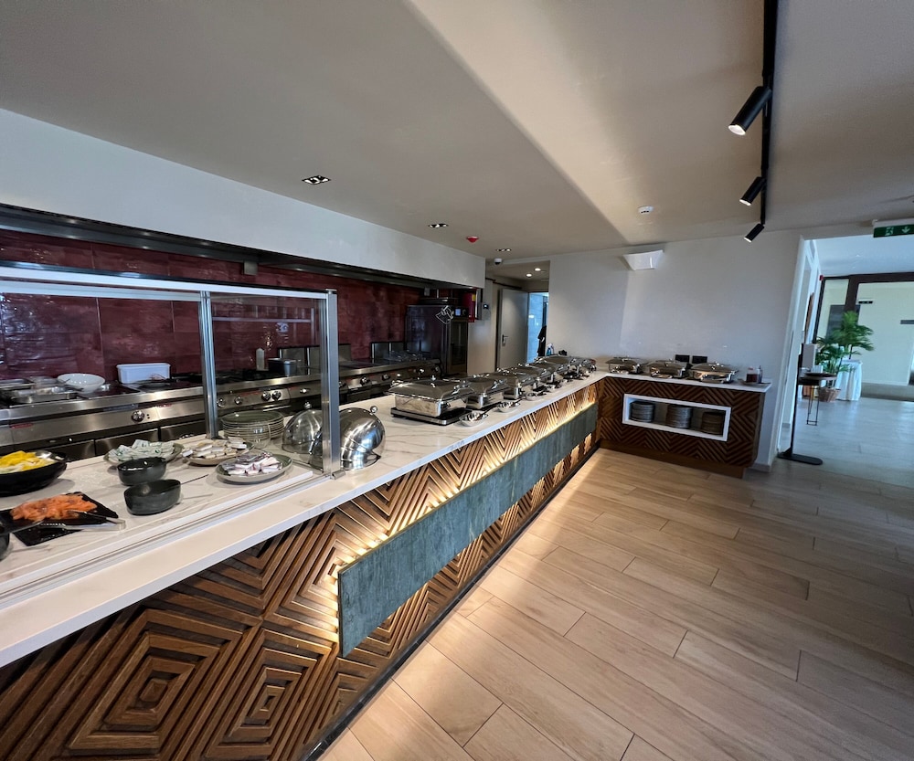 Minos Ambassador - Adults only — Restaurant & bars in Rethymnon