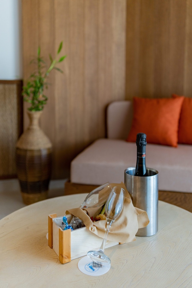 Minos Ambassador - Adults only — Hotel rooms in Rethymnon