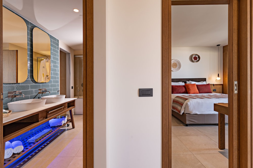 Minos Ambassador - Adults only — Hotel rooms in Rethymnon