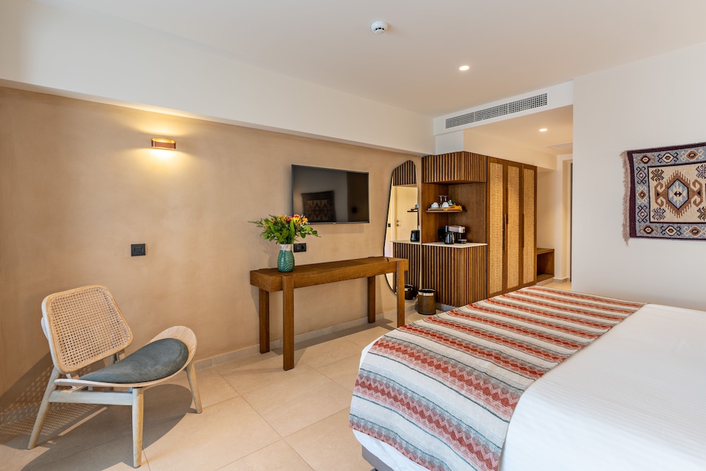 Minos Ambassador - Adults only — Hotel rooms in Rethymnon