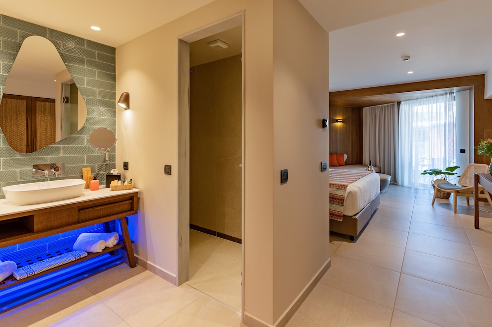 Minos Ambassador - Adults only — Hotel rooms in Rethymnon