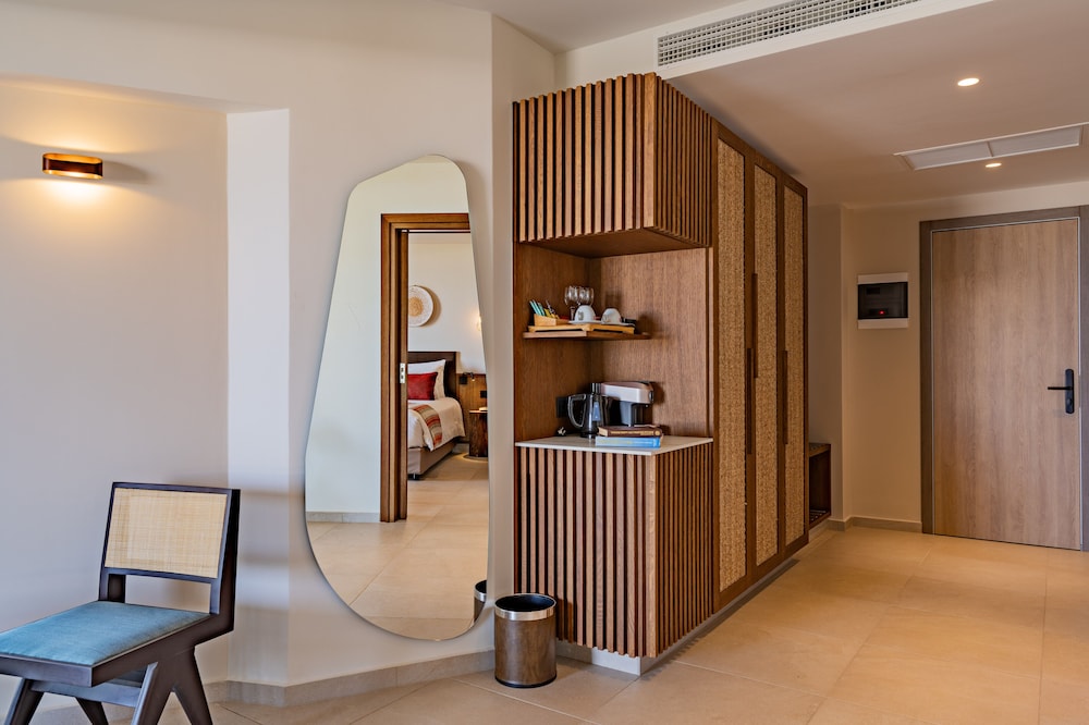 Minos Ambassador - Adults only — Hotel rooms in Rethymnon