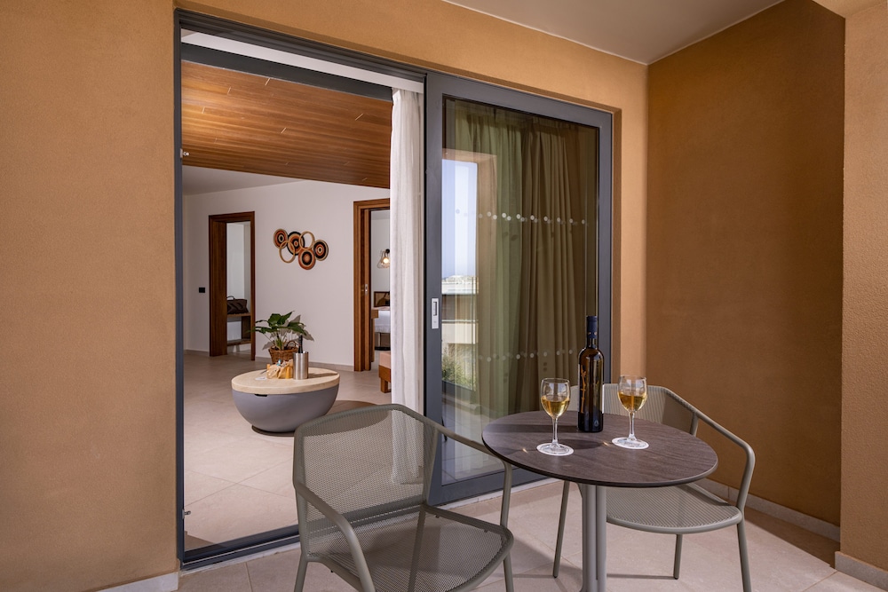 Minos Ambassador - Adults only — Hotel rooms in Rethymnon