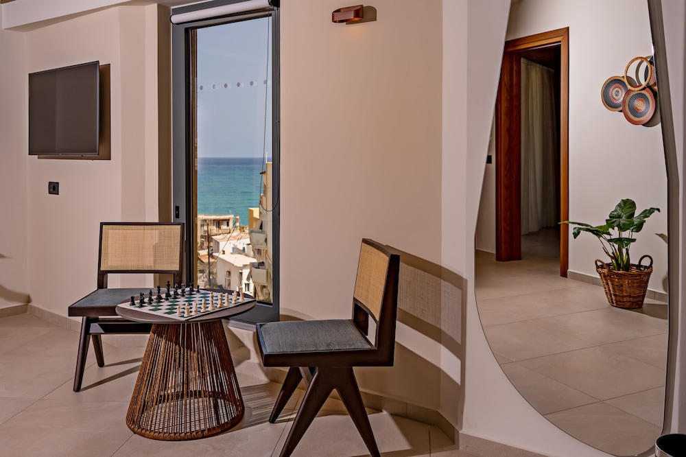 Minos Ambassador - Adults only — Hotel rooms in Rethymnon