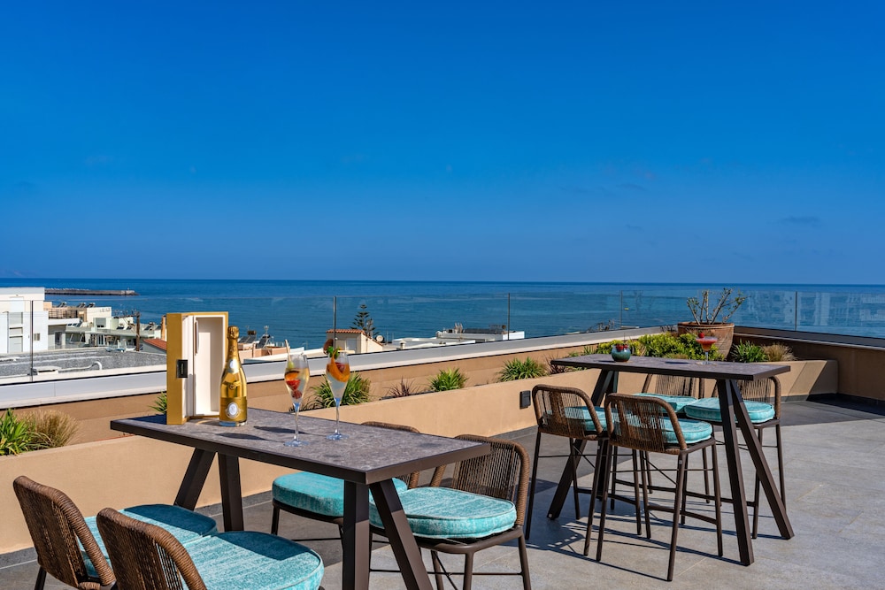 Minos Ambassador - Adults only — Restaurant & bars in Rethymnon