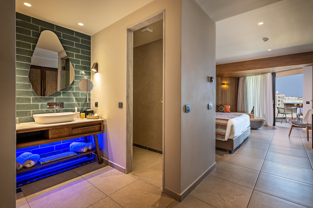 Minos Ambassador - Adults only — Hotel rooms in Rethymnon