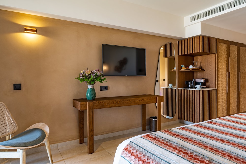 Minos Ambassador - Adults only — Hotel rooms in Rethymnon