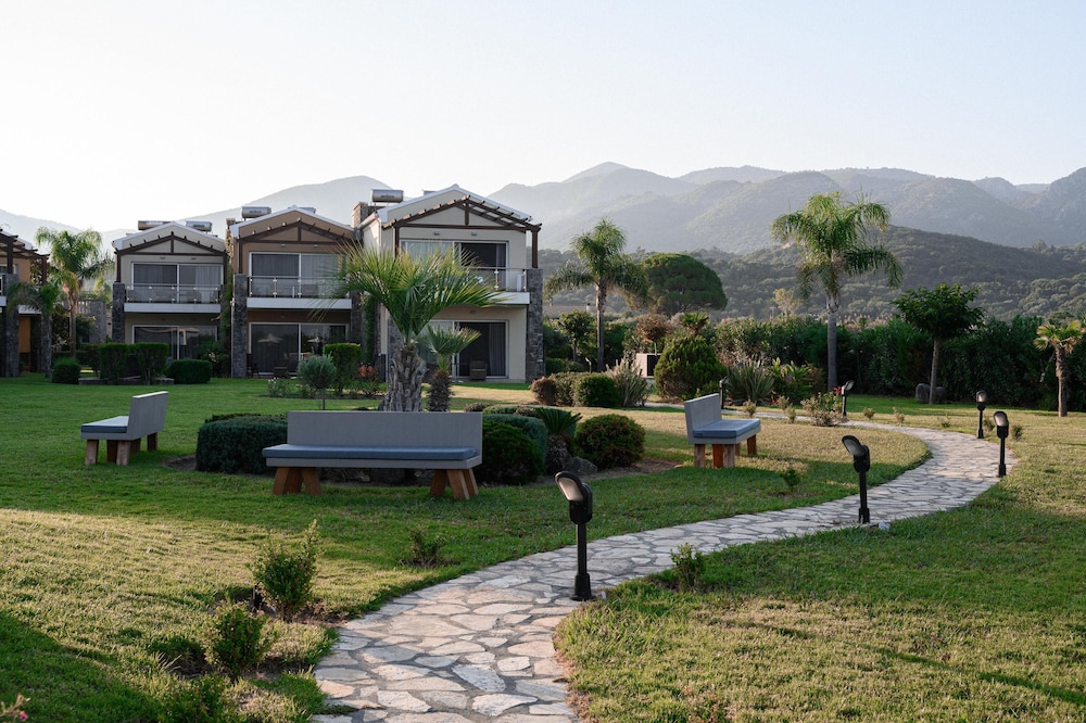 Restia — Hotel building in Acharavi, Ionian Islands