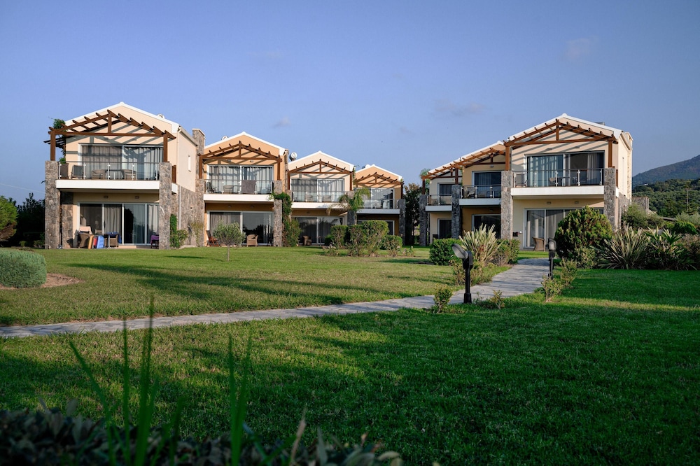 Restia — Hotel building in Acharavi, Ionian Islands