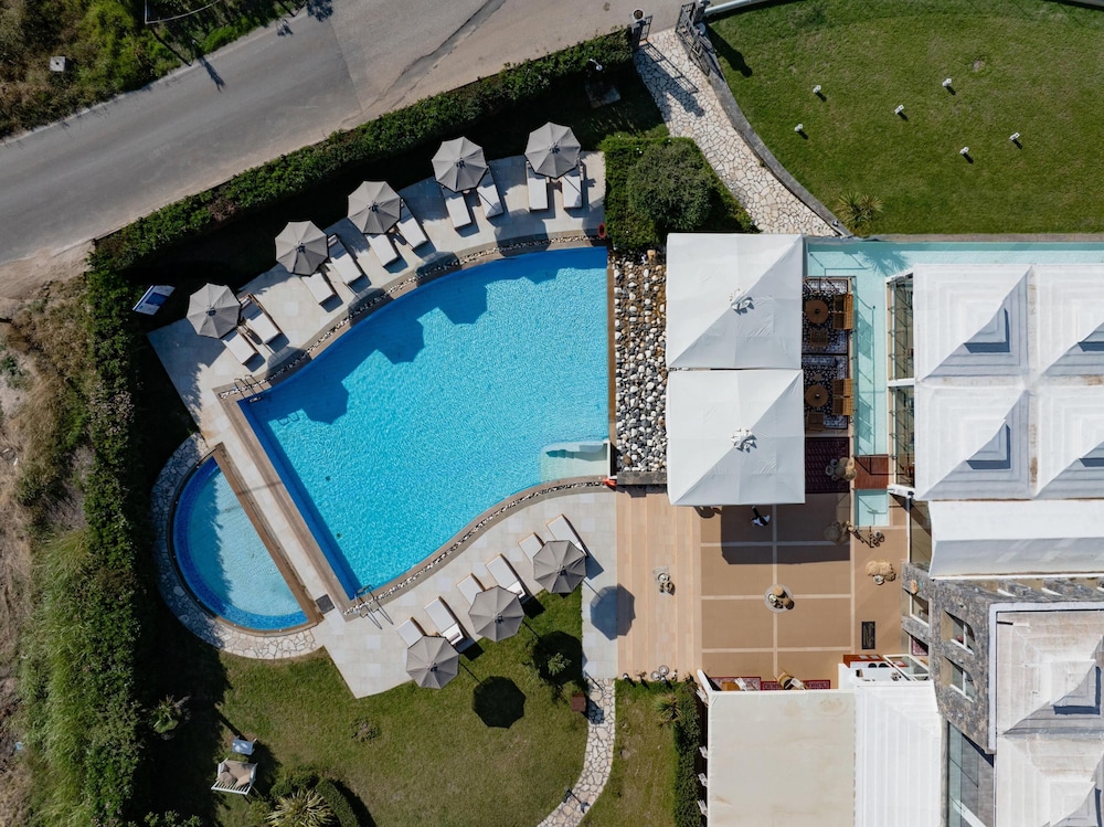 Restia — Swimming pool in Acharavi, Ionian Islands